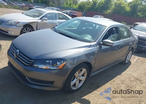 2014 Volkswagen Passat 1.8T Wolfsburg Edition z USA, uszkodzony, nr VIN 1VWAT7A31EC059218